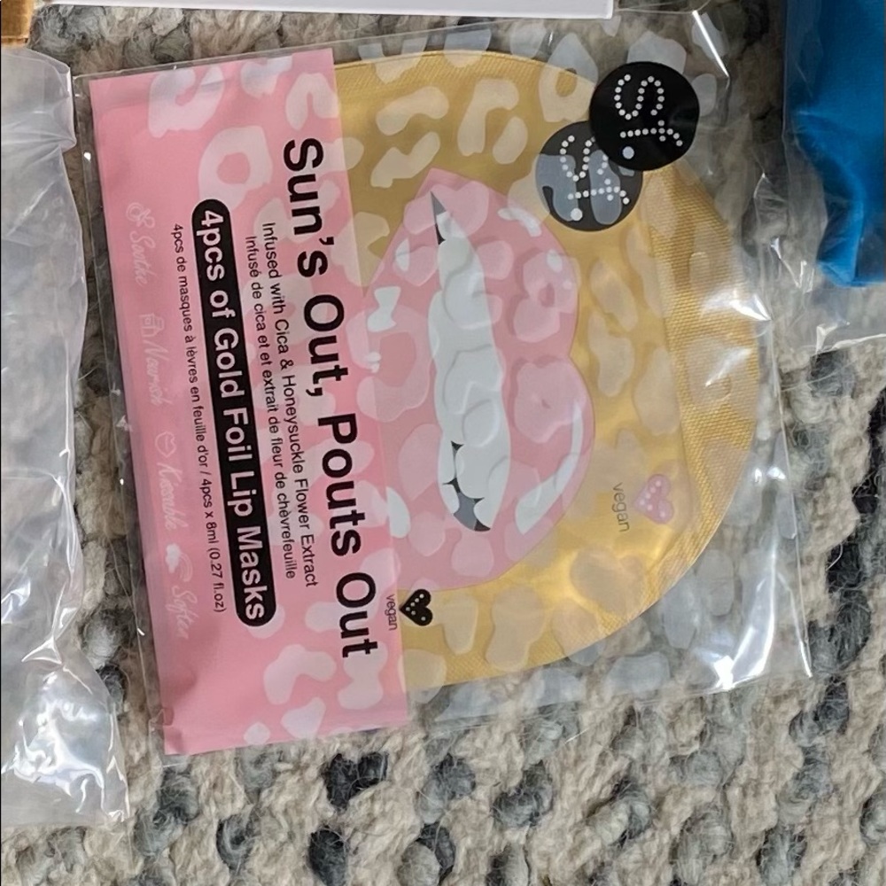 Sun’s out pouts out lip mask